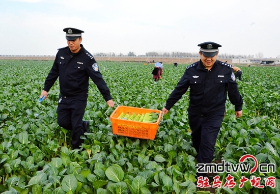 西平民警為客商保駕受稱(chēng)贊