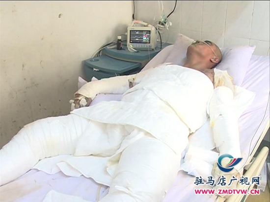 特別關(guān)注：深夜火災(zāi)一家三口兩人重傷，同窗好友集體救助_20141214203228.JPG