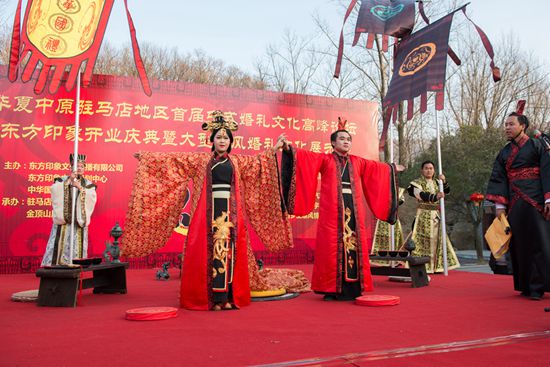 一場漢服婚禮秀讓金頂山賺足了眼球！