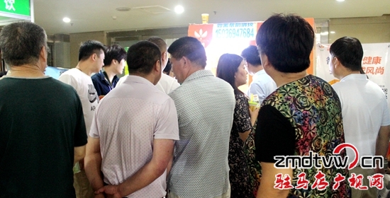 新機器亮相展會 吸引眾多市民圍觀嘗鮮