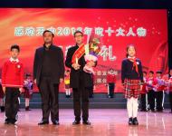 搏擊商海，創(chuàng)造本土連鎖超市的旗艦神話；回饋社會，把“愛與感恩”的理念根植于企業(yè)管理；體貼員工，讓每一個愛家人有幸福的歸屬和主人翁的驕傲。愛家屬于他，屬于每一位愛家員工，也屬于駐馬店這座城市。商海傳奇——王海周 