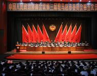 【駐馬店廣視網(wǎng)訊】（記者 冀晴）2月24日上午，中國人民政治協(xié)商會議第三屆駐馬店市委員會第五次會議在市會展中心隆重開幕。上午9時，在雄壯的中華人民共和國國歌聲中市政協(xié)三屆五次會議在市會展中心開幕。市政協(xié)三屆五次會議應(yīng)到委員442名，實到422名，符合法定人數(shù)。