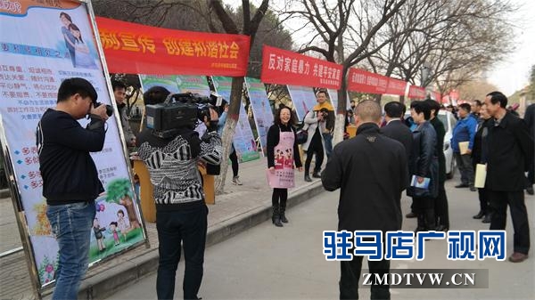 圖為<a  href='http://www.892249.com'  title='駐馬店市' target='_blank' >駐馬店市</a>分公司開展的<a  href='http://www.892249.com/'  title='法制' target='_blank' >法制</a>宣傳受到駐馬店市政府領(lǐng)導們的肯定.jpg