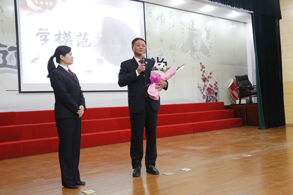 賈峰同志談義務獻血十五年的感受.JPG