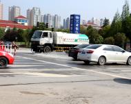 為創(chuàng)建全國文明城市、國家衛(wèi)生城市，灑水車每天馬不停蹄。