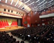 市政府副市長杜中強(qiáng)發(fā)表重要講話。市公安局在駐的黨委成員，武警、消防支隊(duì)主要領(lǐng)導(dǎo)及部分官兵，各縣公安局除值班之外的班子成員和股、所、隊(duì)、室負(fù)責(zé)同志，市區(qū)各派出所除值班之外的班子成員和中隊(duì)長、指導(dǎo)員以上民警，市局機(jī)關(guān)四部九支隊(duì)科級以上民警參加會(huì)議。