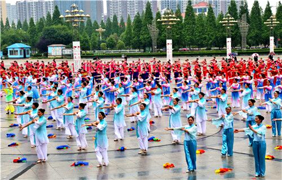 2016年駐馬店市‘群星風(fēng)采’廣場(chǎng)舞大賽”拉開(kāi)帷幕