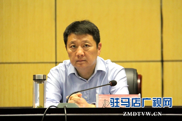 駐馬店市委常委、政法委書(shū)記趙文峰出席向“執(zhí)行難”誓師大會(huì)并作重要講話.JPG