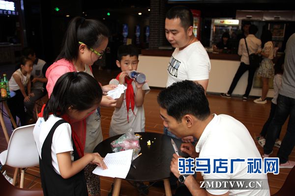 核對報名<a  href='http://www.892249.com/listseo-200-0.html'  title='信息' target='_blank' >信息</a>領(lǐng)影票.JPG