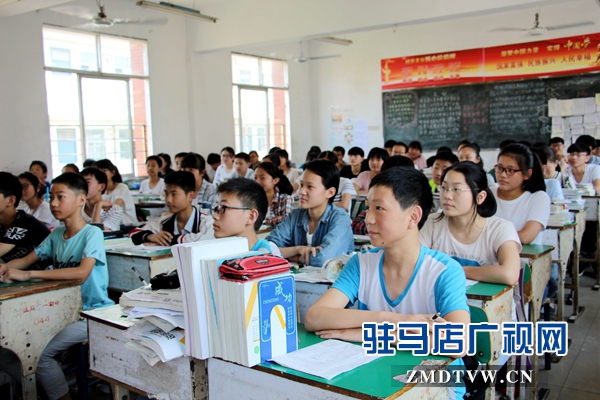 距中招考試只有一周了，同學們仍在認真聽講.JPG