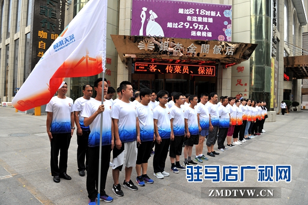 2a活動人員整齊集合，準(zhǔn)備早操晨跑.JPG