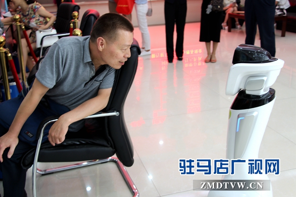 給客戶<a  href='http://www.892249.com/listseo-199-0.html' _fcksavedurl='http://www.892249.com/listseo-199-0.html'  title='介紹' target='_blank' >介紹</a>業(yè)務(wù).JPG