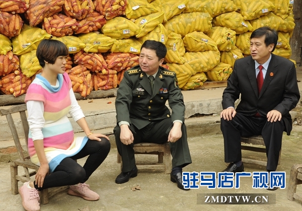 【03】軍功章里也有你的一半！劉衛(wèi)國院長、孫亞軒院長向軍人妻子表示敬意.jpg