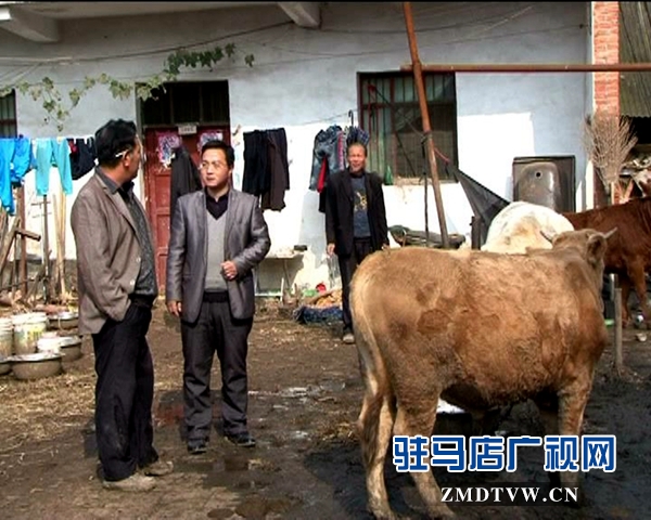走訪貧困戶(hù).jpg