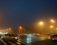 霧霾底下又是什么樣？圖為1月3日清晨，空氣質(zhì)量嚴重污染的天津街頭。李勝利/東方IC