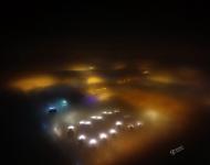 2017年1月3日，夜色下航拍霧霾籠罩的天津。視覺中國