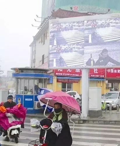 駐馬店人注意！你的不文明行為已出現(xiàn)在市區(qū)路口大屏幕上...