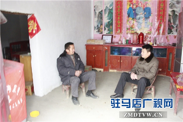 _4、侯亞軍與幫扶戶座談.JPG