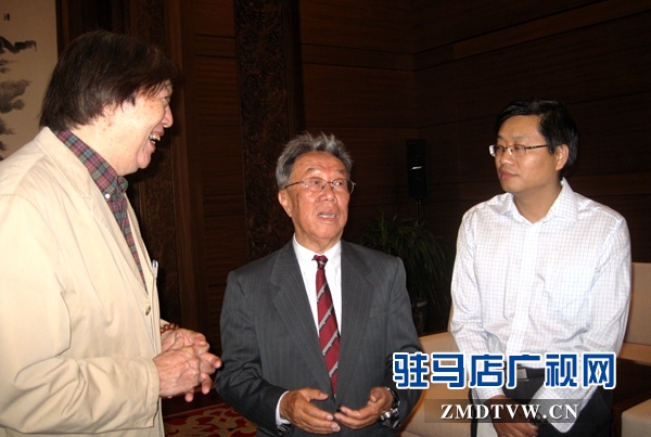 與文化部原部長王蒙先生、大作家馮驥才先生親切交流.jpg