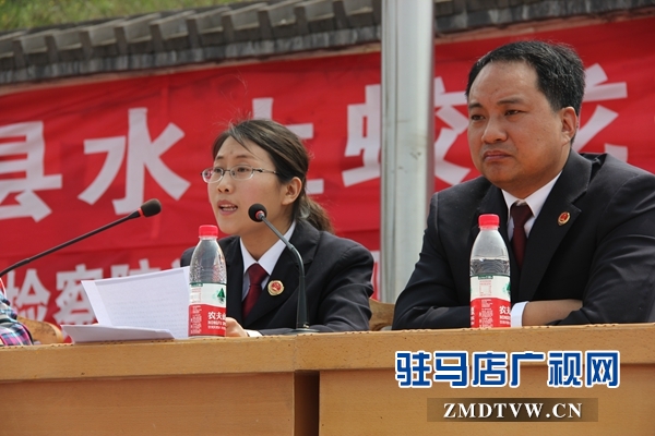 檢察官劉艷麗向同學(xué)們進行案例講解8.JPG