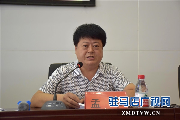 5、駐馬店市科技學校常務副校長孟軍宣讀《關于實施“你的第二成長大學—高級技能人才培養(yǎng)計劃”的工作方案》；.jpg