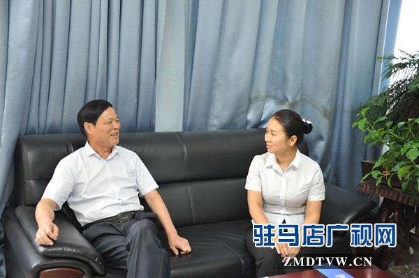 中原銀行駐馬店分行黨委走訪慰問(wèn)困難黨員.jpg