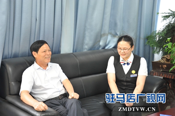 中原銀行駐馬店分行黨委走訪慰問(wèn)困難黨員1.jpg