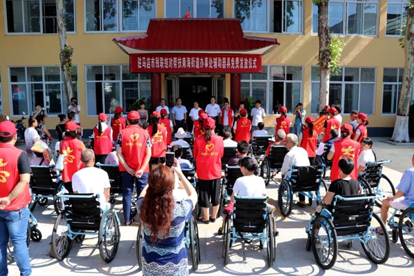 市殘聯(lián)志愿服務(wù)隊(duì)開展多形式結(jié)對幫扶活動