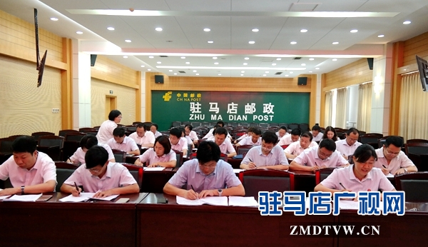圖為：試卷發(fā)放、領(lǐng)導(dǎo)班子帶頭認(rèn)真答題.jpg