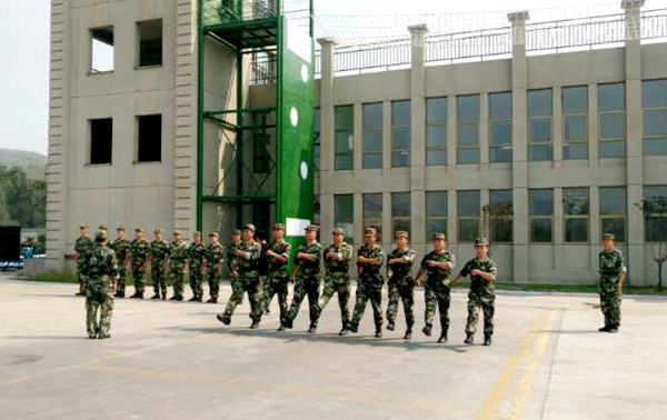 駐馬店市首批專職消防員正進行崗前集中培訓