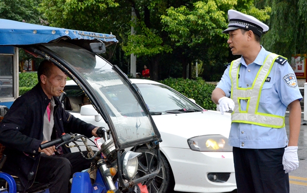 交警史旋 紅綠燈下鑄忠誠(chéng)