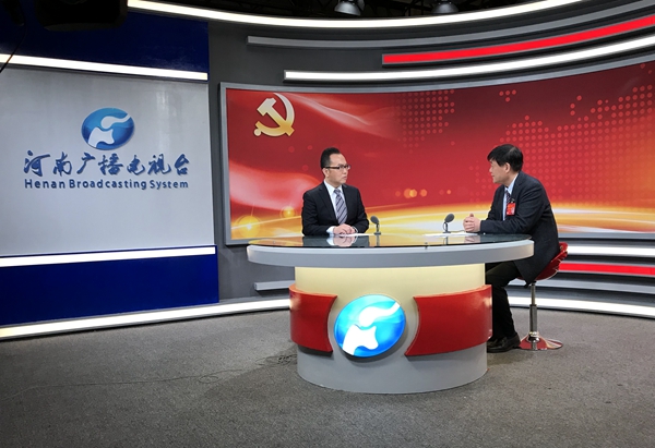 十九大黨代表、駐馬店市委書記余學(xué)友做客河南廣播電視臺(tái)北京演播室