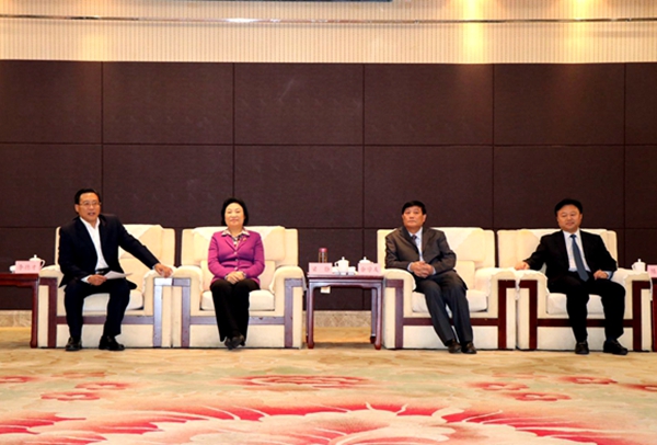 余學(xué)友陳星與百名客商嘉賓會(huì)面 共商發(fā)展大計(jì)