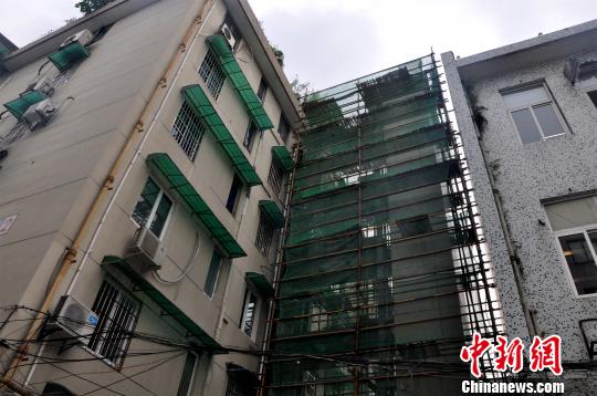 協(xié)商共治催生浙江省首部老小區(qū)加裝電梯問世