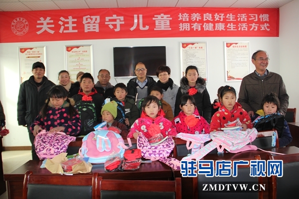 7、留守兒童合影.JPG