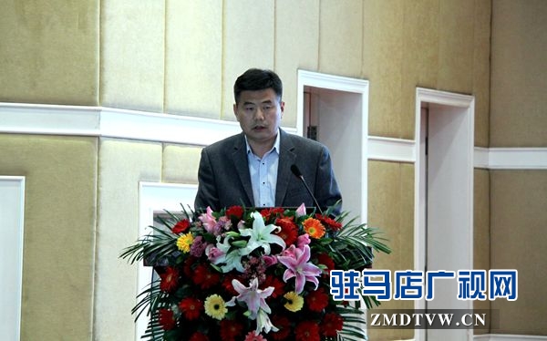 正陽(yáng)縣教體局副書記、副局長(zhǎng)周振華介紹教育信息化工作經(jīng)驗(yàn)_副本.jpg