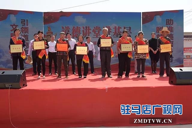 02文明助脫貧！上蔡縣委宣傳部把道德講堂辦到村民家門口.jpg
