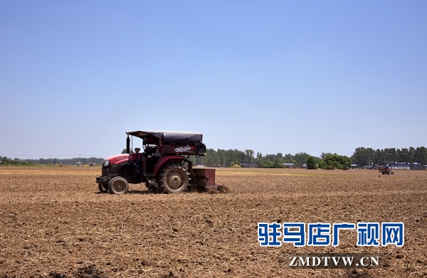 正陽(yáng)縣永興鎮(zhèn)：400臺(tái)“鐵?！睋尫N忙