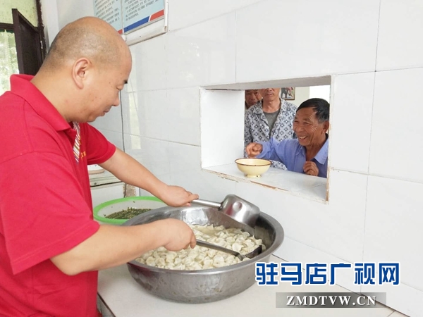 西平公益志愿者協(xié)會聯(lián)合愛心企業(yè)開展獻愛心活動