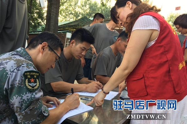 無(wú)償獻(xiàn)血進(jìn)軍營(yíng)