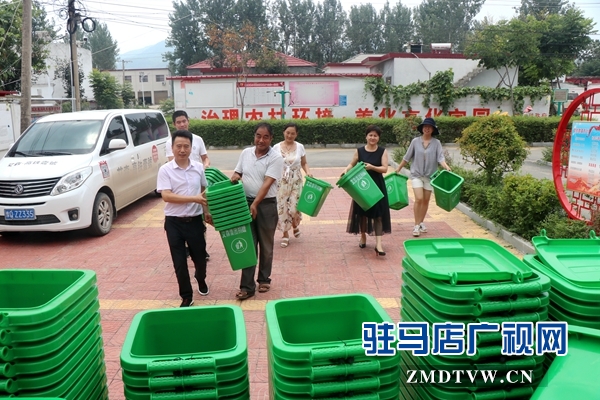 愛心企業(yè)捐贈(zèng)垃圾桶  助力美麗鄉(xiāng)村建設(shè) 