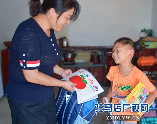 “阿姨，俺給您說個悄悄話”