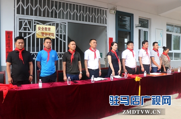 “情系教師節(jié) 慰問暖人心”愛心捐贈走進靳莊小學(xué)