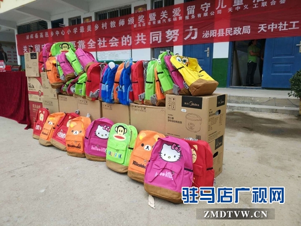 天中義工聯(lián)合會聯(lián)合愛心企業(yè)開展第34個教師節(jié)慶?；顒? /></p>
<p>據(jù)了解，這是該校第一次在教師節(jié)為優(yōu)秀老師進行頒獎。一名獲獎老師在發(fā)言中激動地說:“感謝工會和愛心人士對她們山區(qū)教師辛勤工作的認可和肯定，讓她們過了一個快樂而難忘的教師節(jié)。今后，我們要把大家的激勵和支持化為為教育事業(yè)奮斗的動力，繼續(xù)為鄉(xiāng)村教育發(fā)展做貢獻。”</p>
<p style=