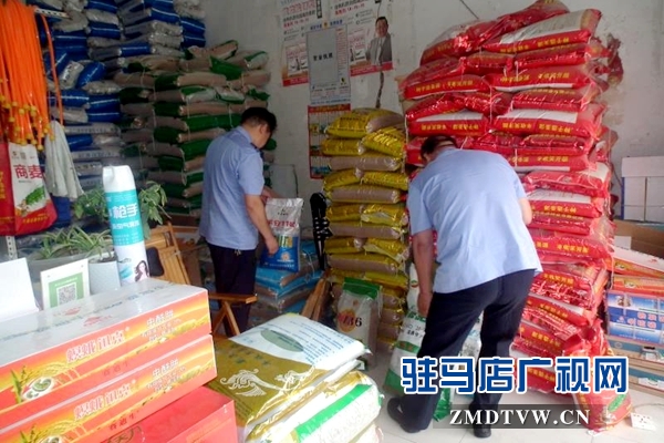 泌陽(yáng)縣春水工商質(zhì)監(jiān)所凈化秋季農(nóng)資市場(chǎng)