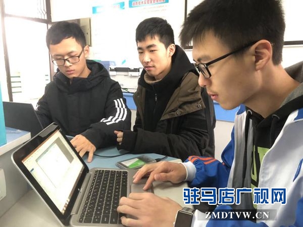 駐馬店高中選手榮獲全國(guó)青少年創(chuàng)意編程與智能設(shè)計(jì)大賽一等獎(jiǎng)