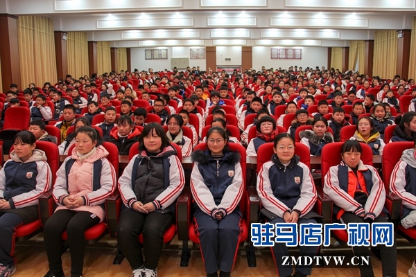 青少年口腔保健預防知識講座走進駐馬店市二中