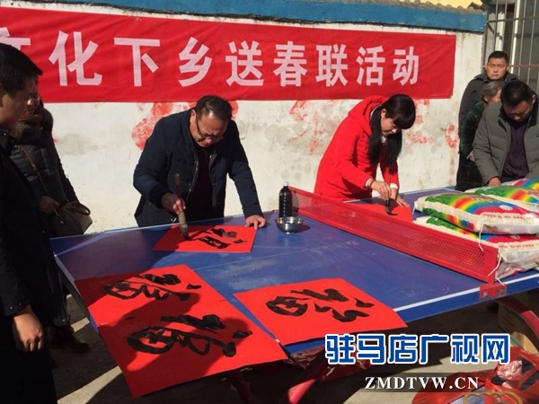 泌陽(yáng)縣開展”廉政文化下鄉(xiāng)送春聯(lián)活動(dòng)”