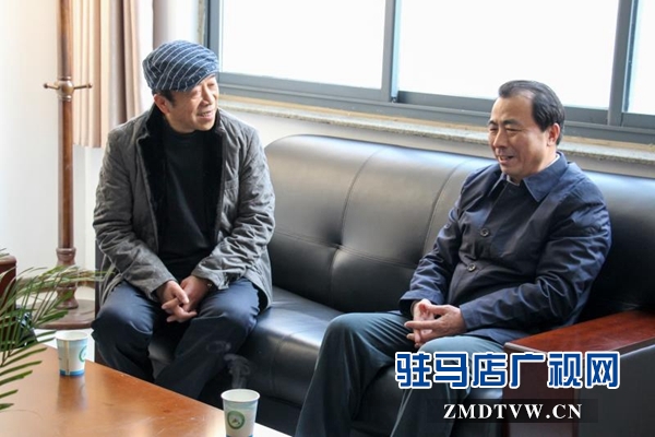 戚存杰到駐馬店廣播電視臺(tái)慰問拔尖人才