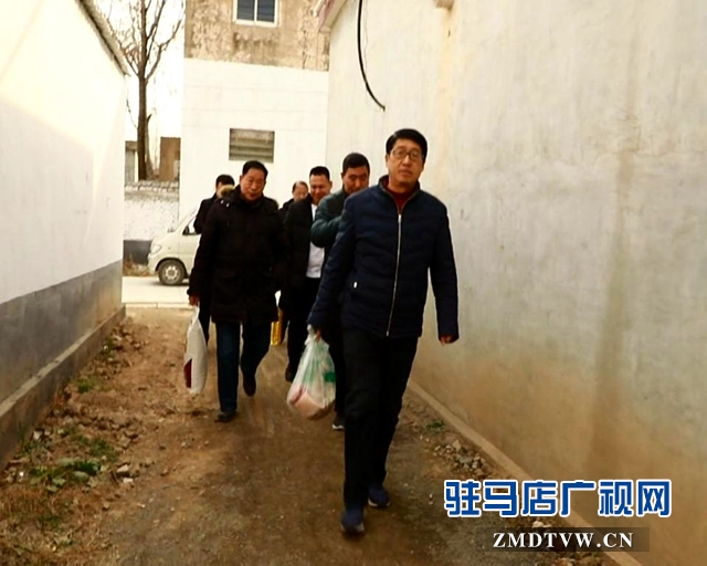 西平縣柏城街道辦事處負責(zé)人慰問貧困群眾